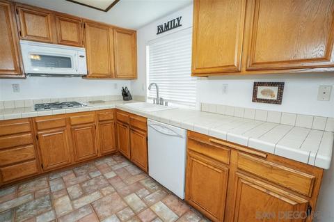 8824 Burkshire Pl, Lakeside, CA 92040 photo 4