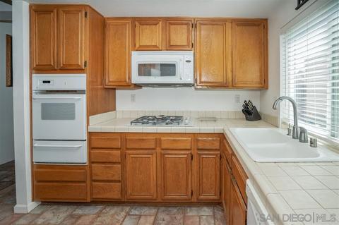 8824 Burkshire Pl, Lakeside, CA 92040 photo 5