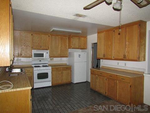 1270 E Washington Ave, Escondido, CA 92027 photo 4
