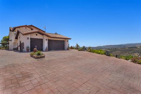 2946 Vista Del Rio, Fallbrook, CA 92028 photo 2