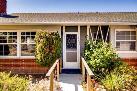 1430 Moon Rd, Vista, CA 92083 photo 2