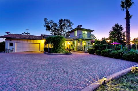 2137 E Mission Rd, Fallbrook, CA 92028 photo 2