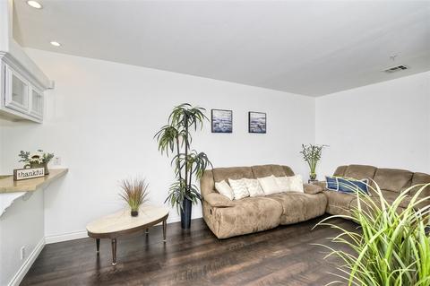 375 Brotherton Gln, Escondido, CA 92025 photo 4