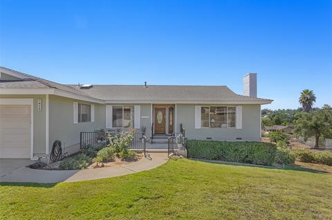 1429 Los Amigos, Fallbrook, CA 92028 photo 2