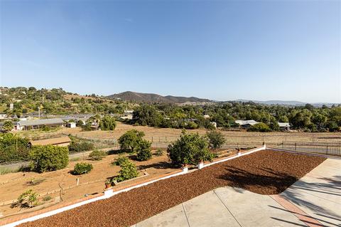 2802 Sunkist Dr, Vista, CA 92084 photo 10