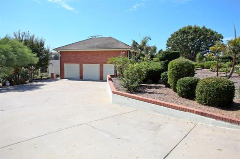 2437 Via Del Aquacate, Fallbrook, CA 92028 photo 3