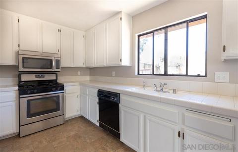 2199 Firethorn Glen Ave, Escondido, CA 92027 photo 2