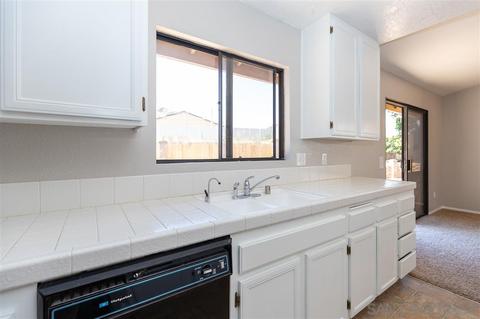 2199 Firethorn Glen Ave, Escondido, CA 92027 photo 4