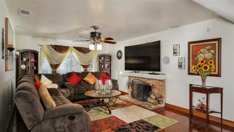 1702 Kingston Dr, Escondido, CA 92027 photo 2