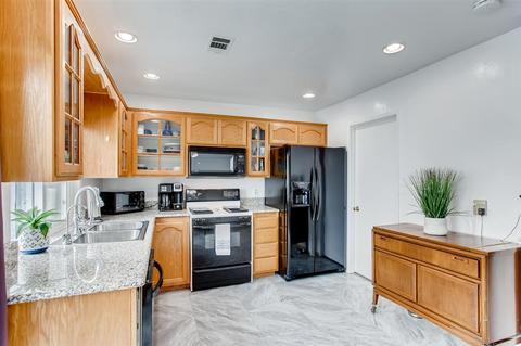 9411 Carlton Oaks Dr UNIT C, Santee, CA 92071 photo 7