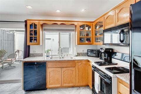 9411 Carlton Oaks Dr UNIT C, Santee, CA 92071 photo 9