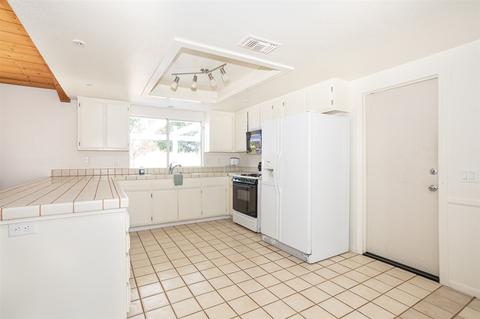 484 Merida Dr, Fallbrook, CA 92028 photo 8