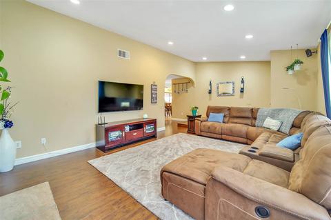 10228 Carreta Dr, Santee, CA 92071 photo 2
