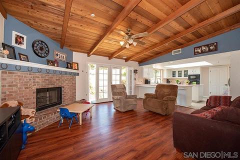 319 E Clemmens Ln, Fallbrook, CA 92028 photo 2