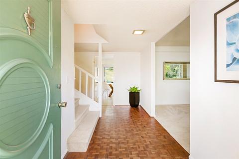 8552 Nottingham Pl, La Jolla, CA 92037 photo 3