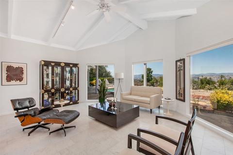 949 Riverview Dr, Fallbrook, CA 92028 photo 3