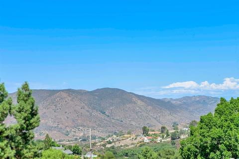 949 Riverview Dr, Fallbrook, CA 92028 photo 13