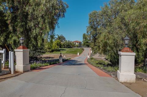 2037 Via Trueno, Alpine, CA 91901 photo 4