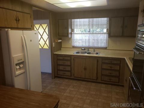 1010 E Bobier Dr #8, Vista, CA 92084 photo 8
