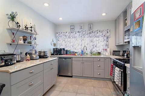 2036 Terracina, Spring Valley, CA 91977 photo 10