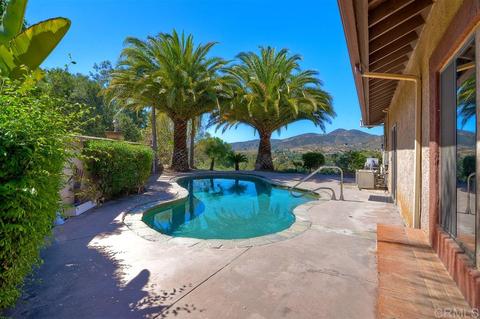 1040 Amethyst Way, Escondido, CA 92029 photo 3