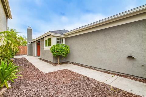 4208 Esperanza Way, Oceanside, CA 92056 photo 2