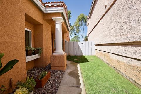 1422 Golfcrest Pl, Vista, CA 92081 photo 2