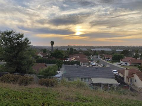 1015 Stiles Ct, Vista, CA 92083 photo 3
