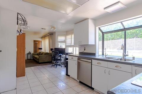 725 E J St, Chula Vista, CA 91910 photo 9