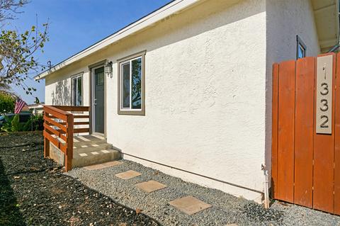 1332 Lemon St, Oceanside, CA 92058 photo 2