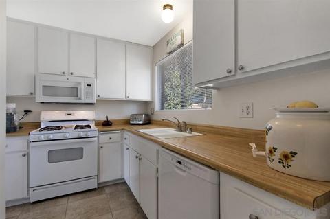 4745 Westridge Dr, Oceanside, CA 92056 photo 9