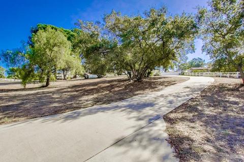 747 Chaparral Hills Rd, Alpine, CA 91901 photo 2