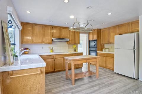 1360 Knoll Dr, Oceanside, CA 92054 photo 9