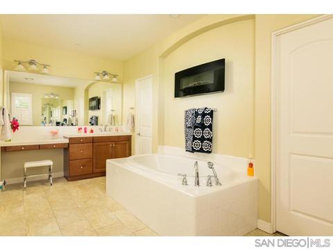 12853 Vineyard Crst, Lakeside, CA 92040 photo 9