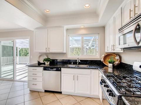 645 Crescent Ct, Vista, CA 92084 photo 11