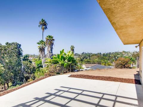 645 Crescent Ct, Vista, CA 92084 photo 3
