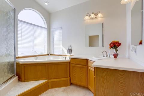 2485 Moonlight Gln, Escondido, CA 92026 photo 14