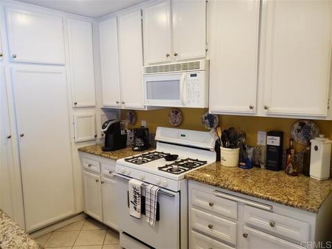 1050 Nightingale Pl, Escondido, CA 92027 photo 8