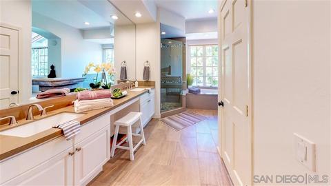 7735 Ivanhoe, La Jolla, CA 92037 photo 3