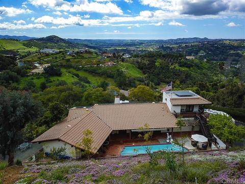 3741 Via Viento, Fallbrook, CA 92028 photo 2