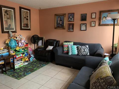 901 Arcadia Ave, Vista, CA 92084 photo 3