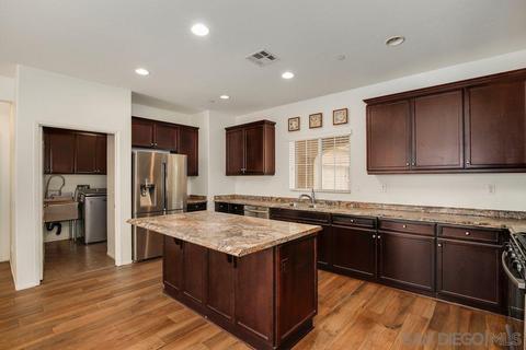 275 Tom Mcguinness Jr Cir, Fallbrook, CA 92028 photo 2