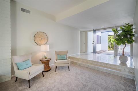 8841 Nottingham Pl, La Jolla, CA 92037 photo 4