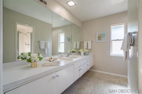 8841 Nottingham Pl, La Jolla, CA 92037 photo 18