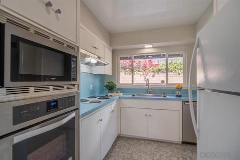 8841 Nottingham Pl, La Jolla, CA 92037 photo 12