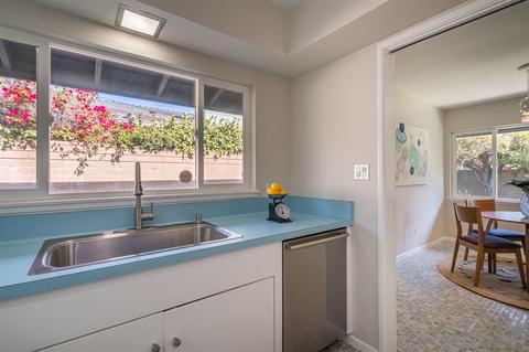 8841 Nottingham Pl, La Jolla, CA 92037 photo 14