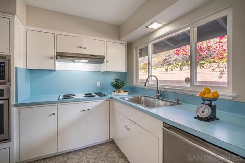 8841 Nottingham Pl, La Jolla, CA 92037 photo 11