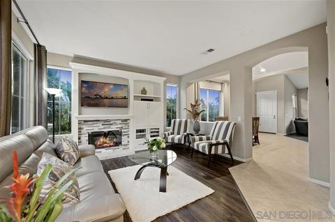 8172 Gilman Ct, La Jolla, CA 92037 photo 5