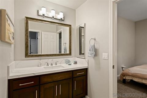 8172 Gilman Ct, La Jolla, CA 92037 photo 17