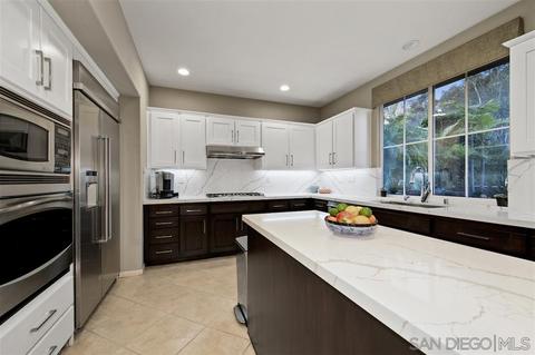 8172 Gilman Ct, La Jolla, CA 92037 photo 8